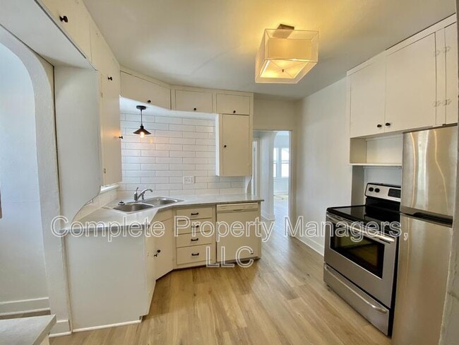 Building Photo - 1524 W Clark St