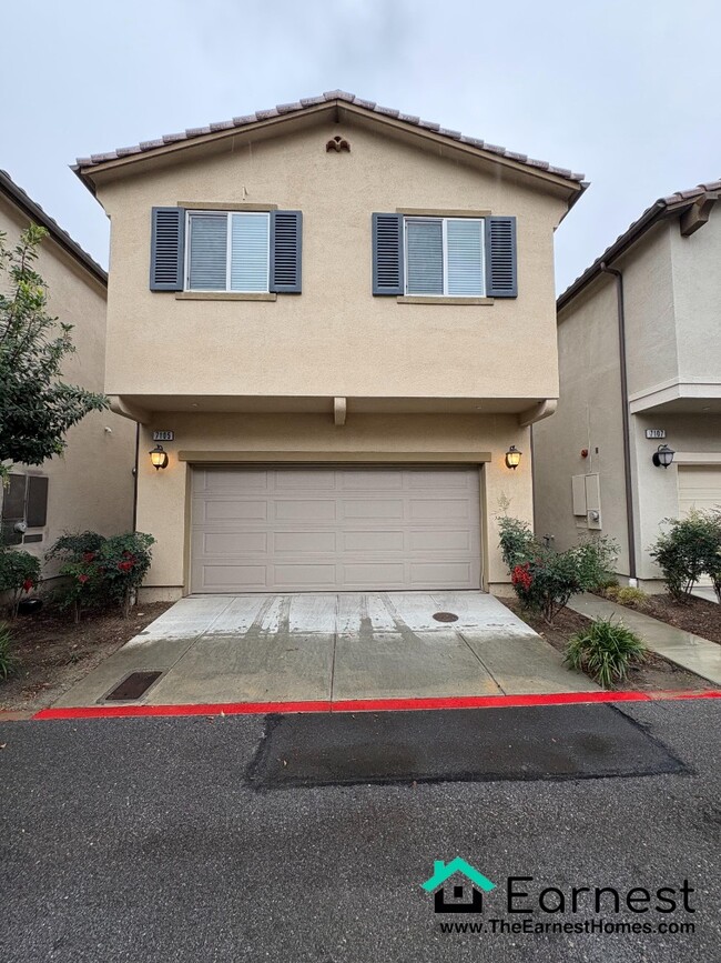 3 + 2.5 Spacious & Stylish Home in Van Nuy... - 3 + 2.5 Spacious & Stylish Home in Van Nuy...