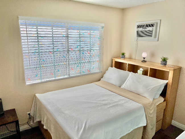 Photo - 5333 Longridge Ave Unidad 2