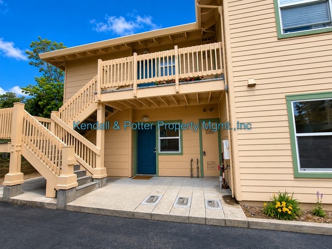 Building Photo - Spacious Ground-Floor 3BD/2BA Condo in Prime Scotts Valley Location