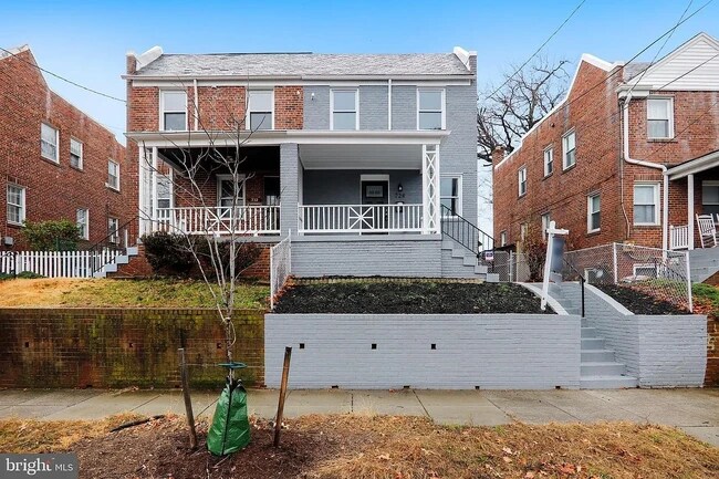 Photo - 724 Oneida Pl NW