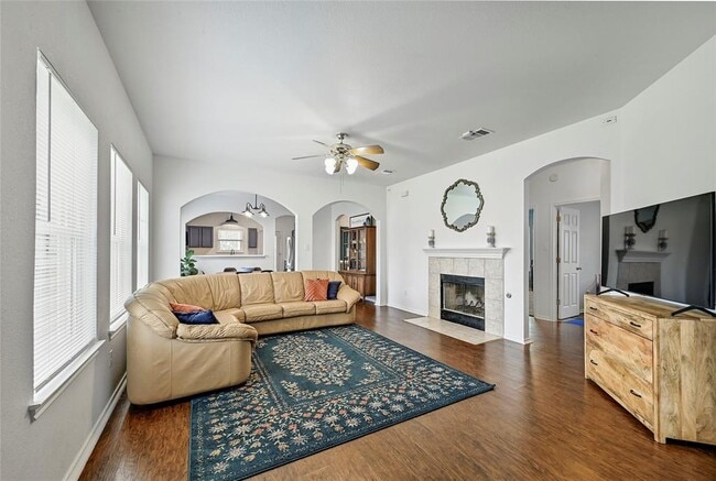 Photo - 808 N Creek Blvd