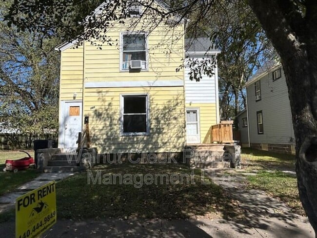 Building Photo - 229 Gates Ave Unit Down