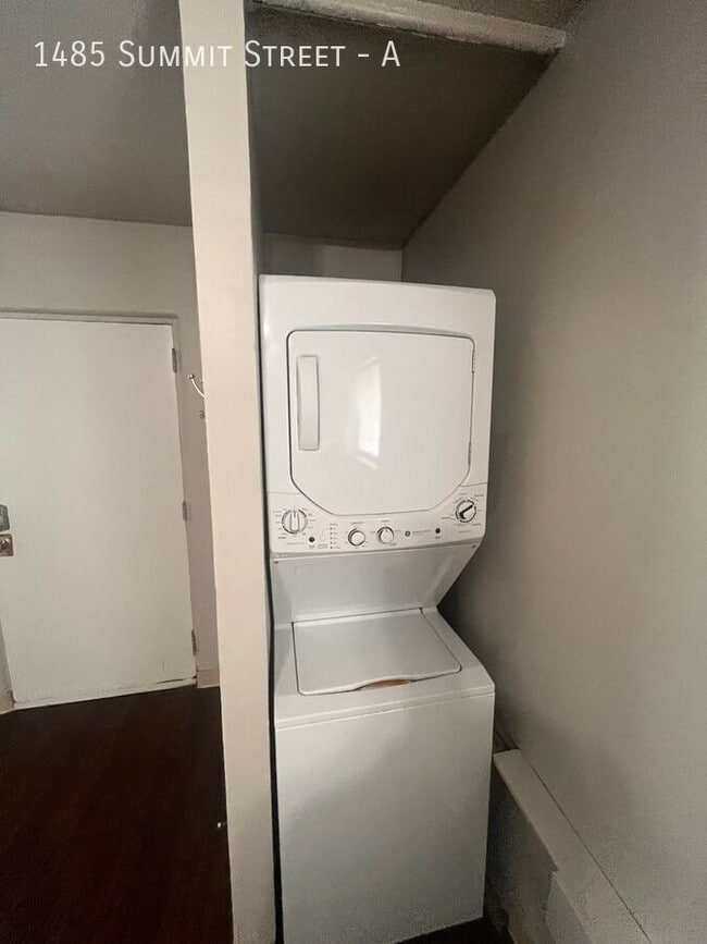 Photo - 1485 Summit St Unit A