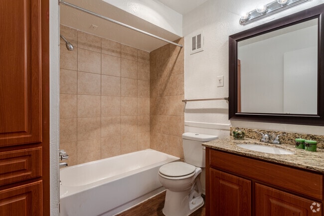 3BR,2BA - 1056SF Colonial - Bathroom