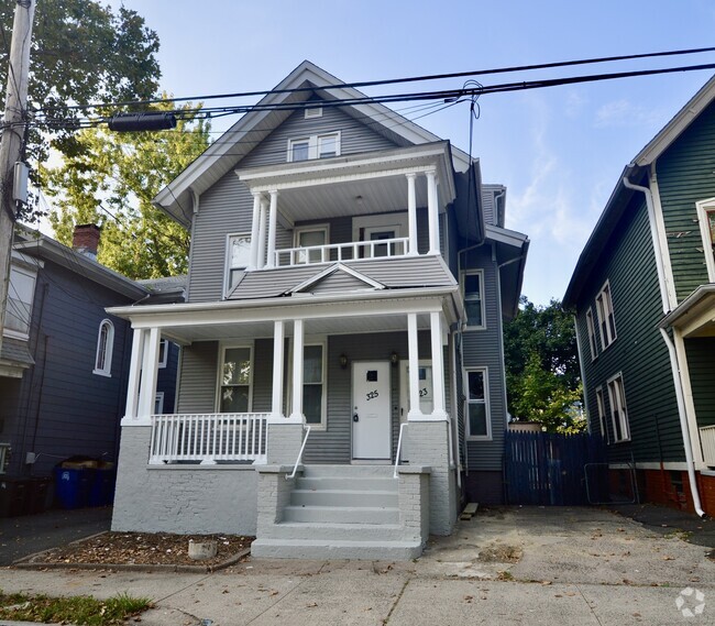 Building Photo - 323 W Division St Rental