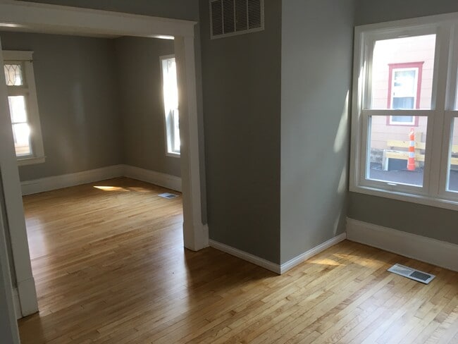 Photo - 914 Fulton St SE