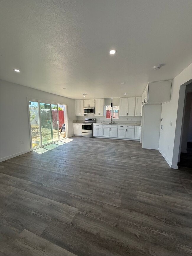 Photo - 2 bed, 1 bath ADU with private yard and laundry