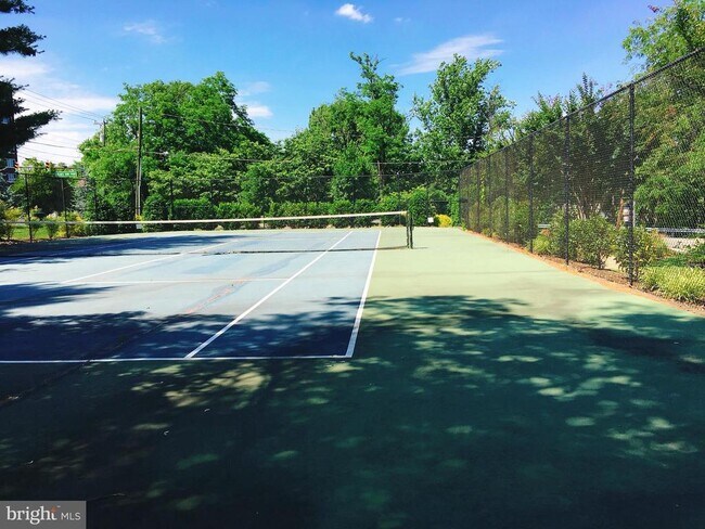 Photo - 5500 Holmes Run Pkwy Unidad 1404