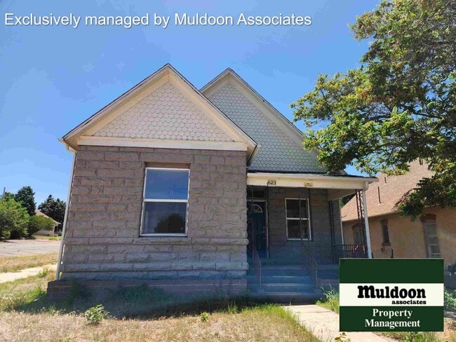 Building Photo - Great 2 bed 1 bath 1 car garage available now!
