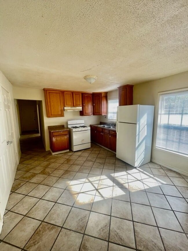 Photo - 2314 Mistletoe St