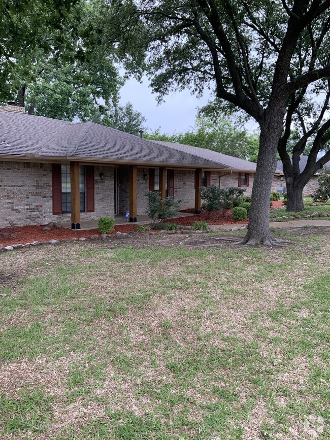 Building Photo - 2800 Shoreline Dr Rental