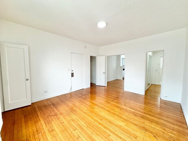 Photo - Spacious Studio on 12 Street between Eucli...
