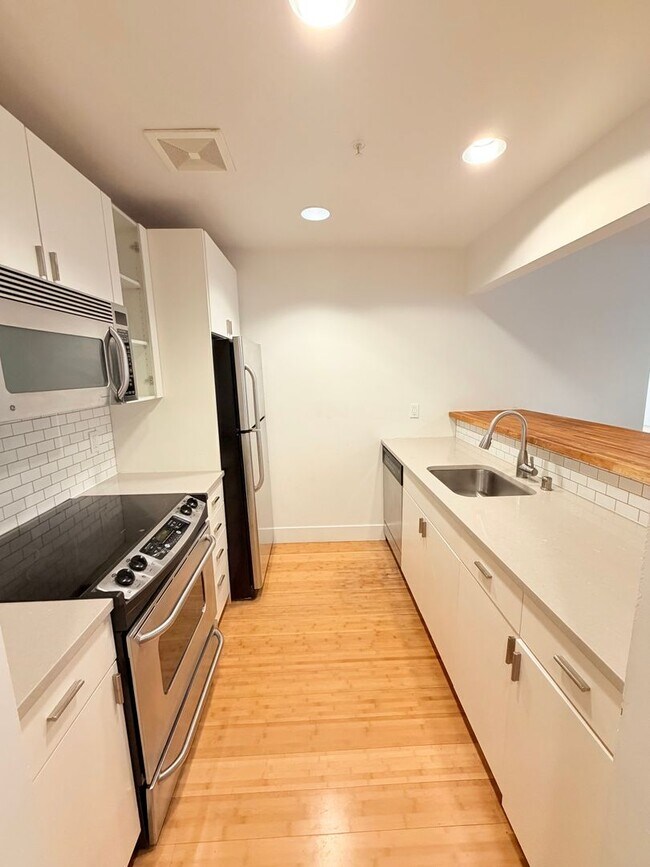 Photo - Spacious Capitol Hill Bedroom w/ Private Patio - Two Parking Spaces Included! $3900 and AVAILABLE... Unidad 104