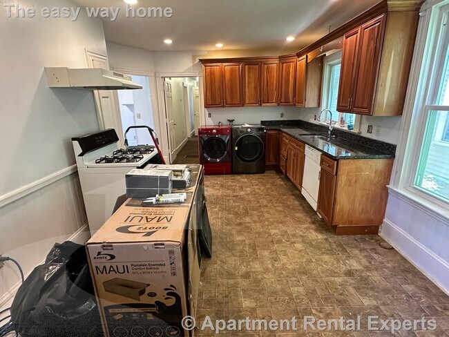 Photo - 602 Putnam Ave