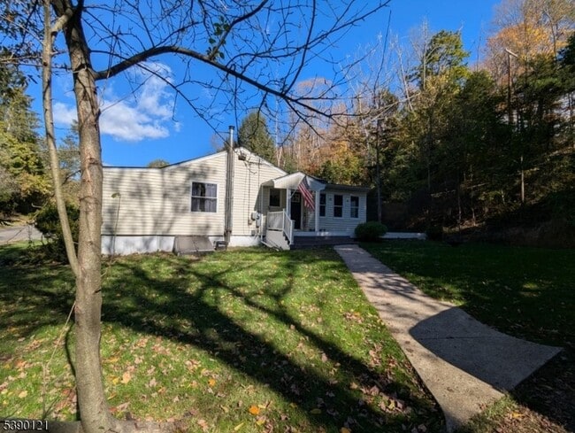 Photo - 10 Sycamore Ln