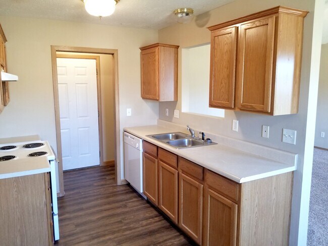 Photo - 813 N Pinewood Ave