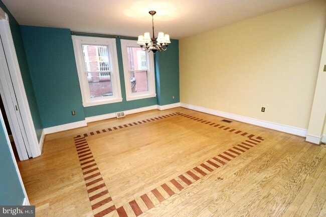 Photo - 4515 Regent St