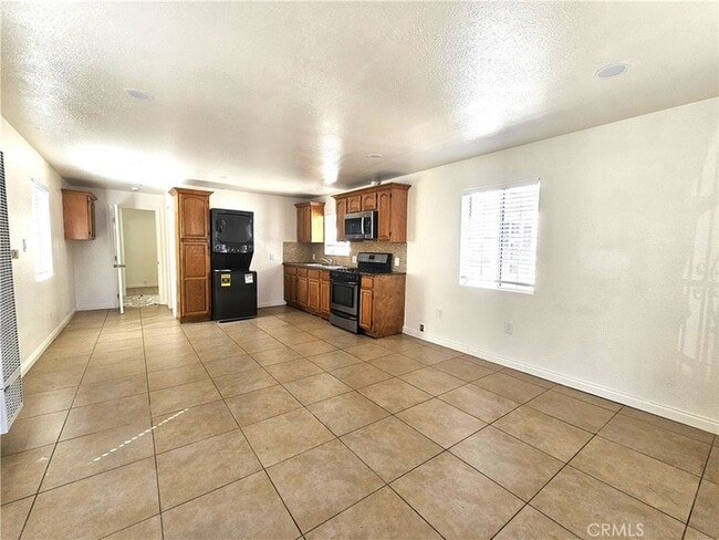 Photo - 654 W 21st St