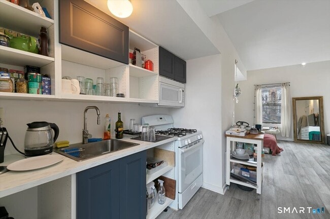 Building Photo - 957 State St Unit 1-A