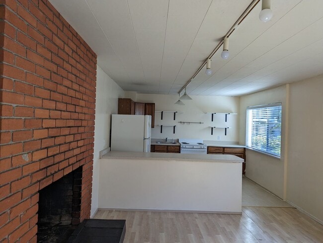 Photo - Spacious 2 bed 1 bathroom In-Law Unit with... Unidad 8311A