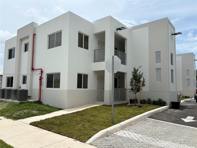 Photo - 310 E 7th St Apartment Unit 101-204