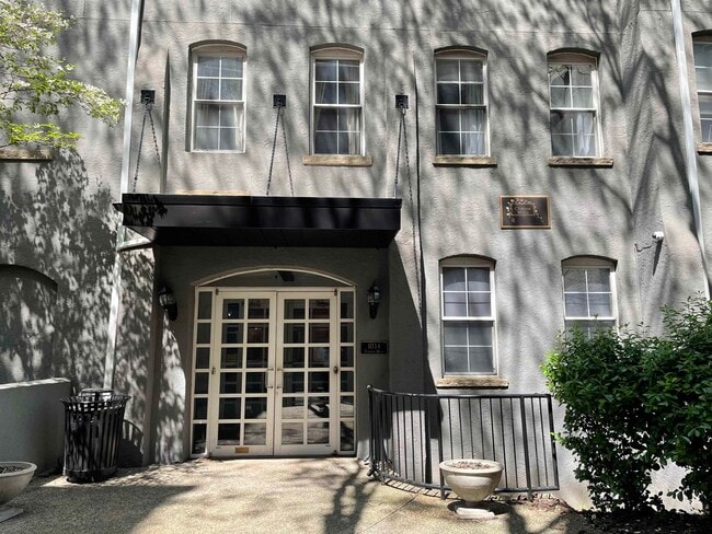 Building Photo - 1034 Clinton St Unit #201