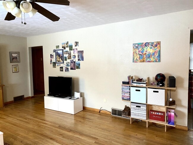 Photo - 1804 Broadview Pl