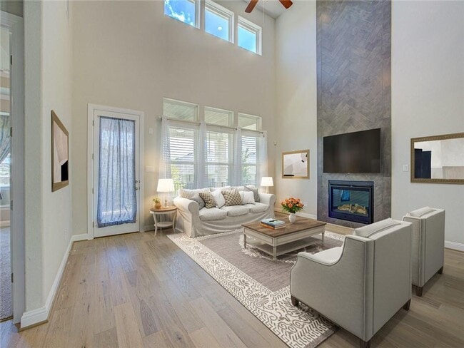 Photo - 425 Sitlington Ln