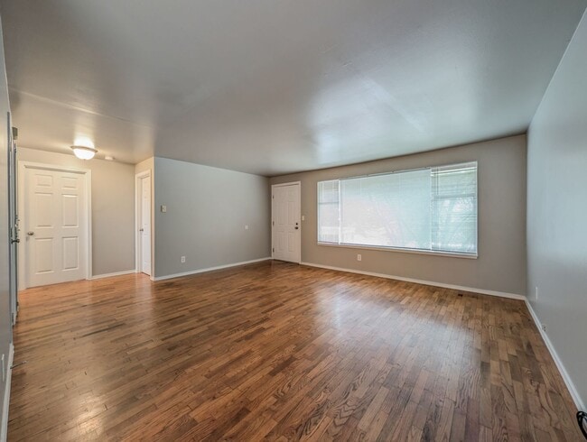 Photo - 710 Dexter Ave Unit 3