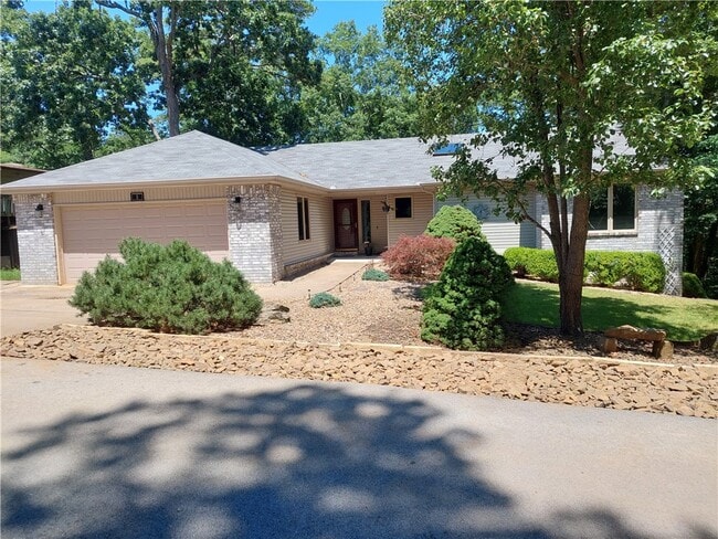 Building Photo - 5 Ellesmere Ln