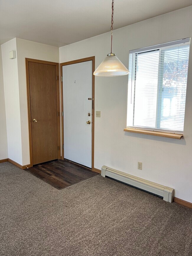 1526 Lake Elmo Dr