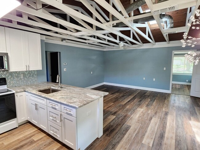 Photo - 6595 Collier Rd