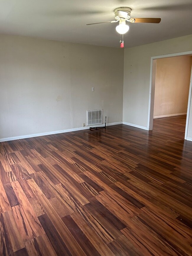 Photo - Nice 3 bedroom 1 bath house- semi fenced yard