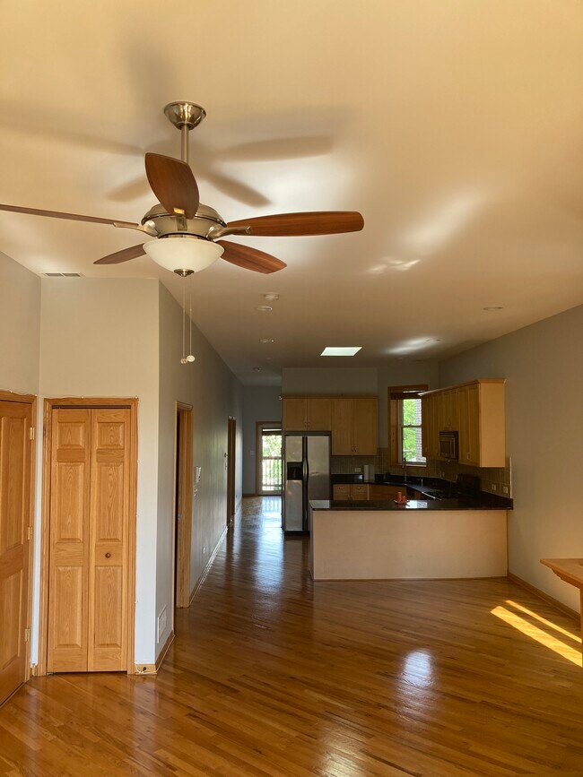 Photo - 4839 S Forrestville Ave Unidad 1
