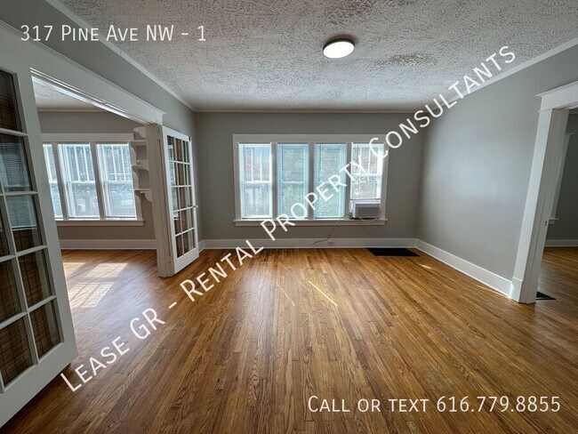 Updated lower 2 bedroom on the West side o... - Updated lower 2 bedroom on the West side o... Apartment Unit 1