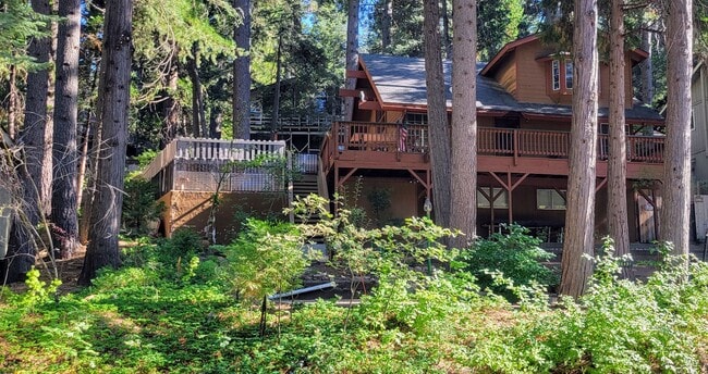 Building Photo - 3 bedroom, 2 bathroom in Twin Peaks Rental