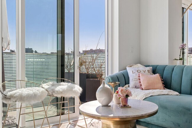 Photo - 555 Fulton St