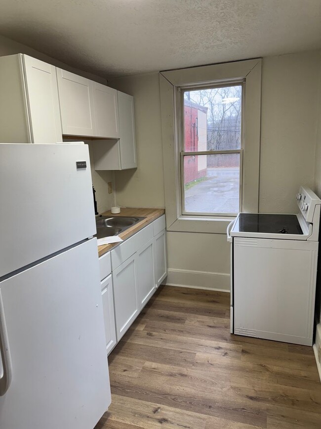 Photo - 325-327 2nd Street Unidad 327 2nd Street