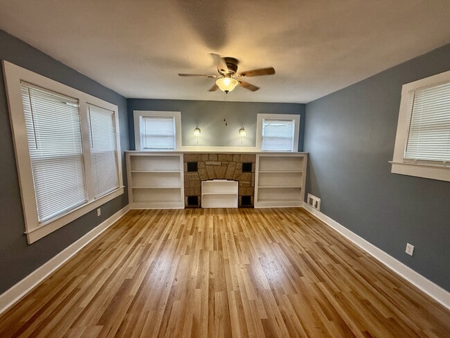 Photo - 321 W Allen St