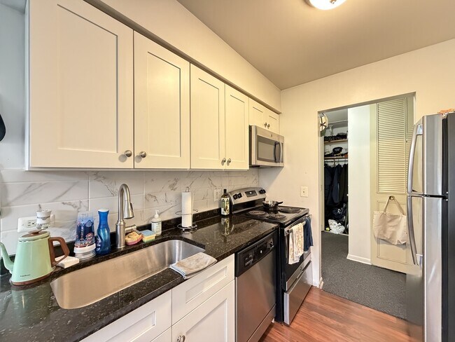 Photo - 520 W Aldine Ave Unit 204