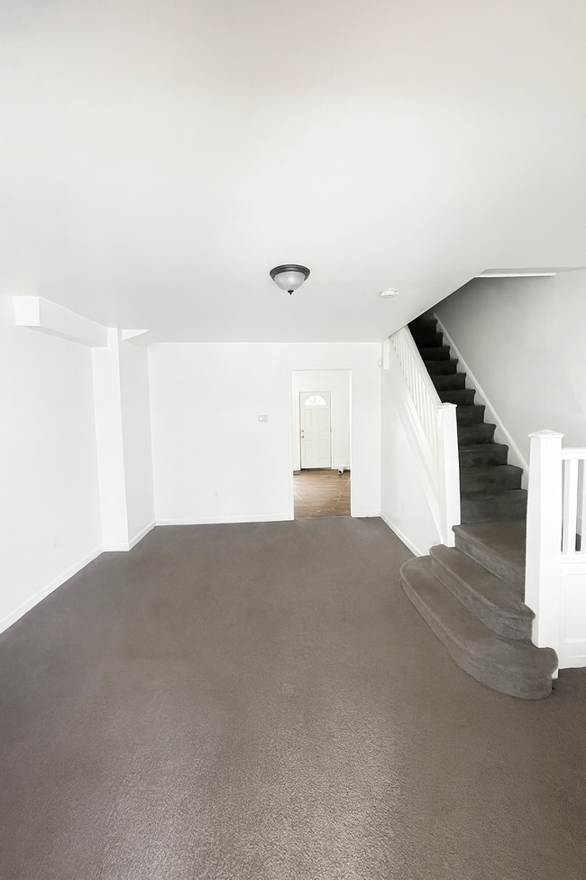 Photo - 5638 Litchfield St