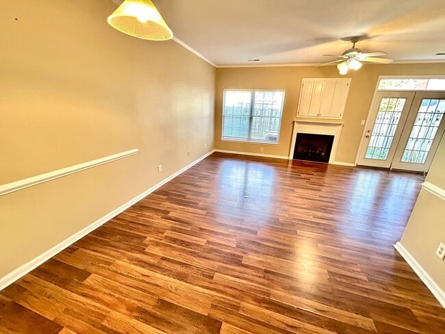 Photo - 2627 Hartley St