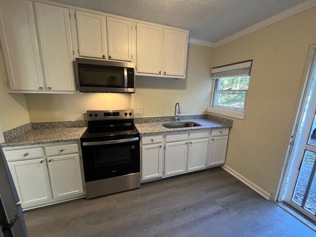 Photo - Newly Renovated 2BR | 5-Min Walk to UNC & Merritt's