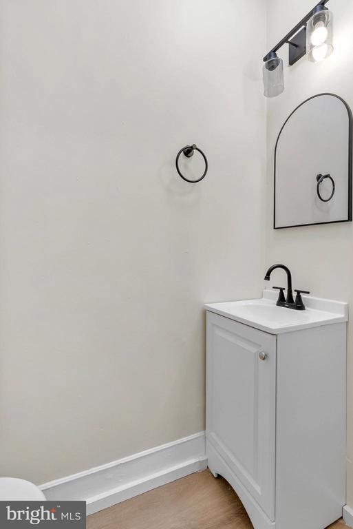 Photo - 5736 Leonard St