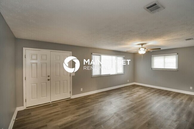 3 Bedroom Pet-Friendly Home in jacksonville, FL with Main Street Renewal