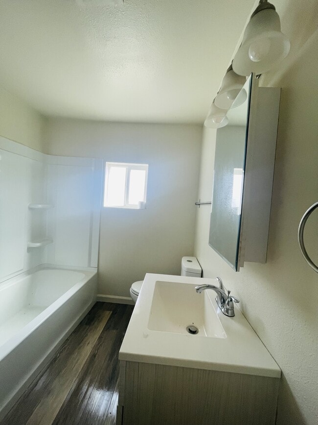 Photo - 467 McLean Rd