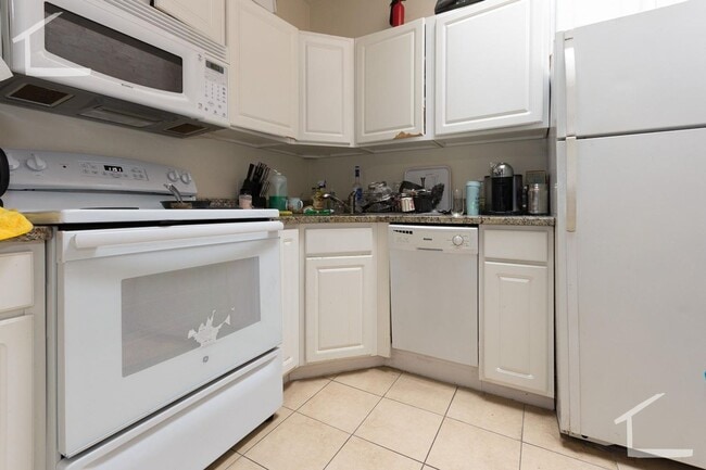 Building Photo - No Brokers Fee, No Security Deposit, Heat, Hot Water included, Packard Corner Area, Laundry is on...