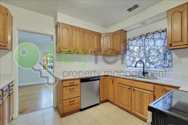 Photo - 2400 27th St