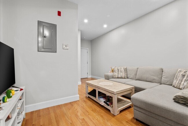 754 Huntington Ave Unidad 6